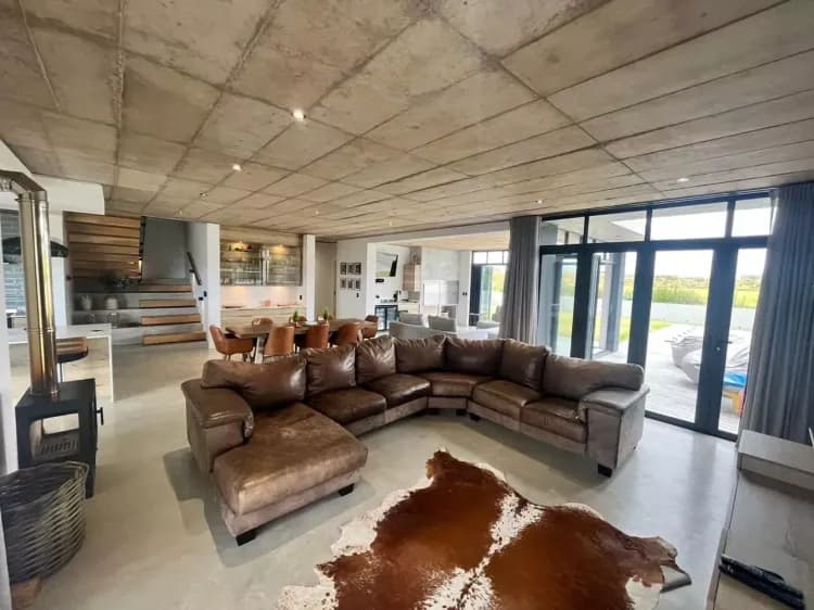 Oubaai House