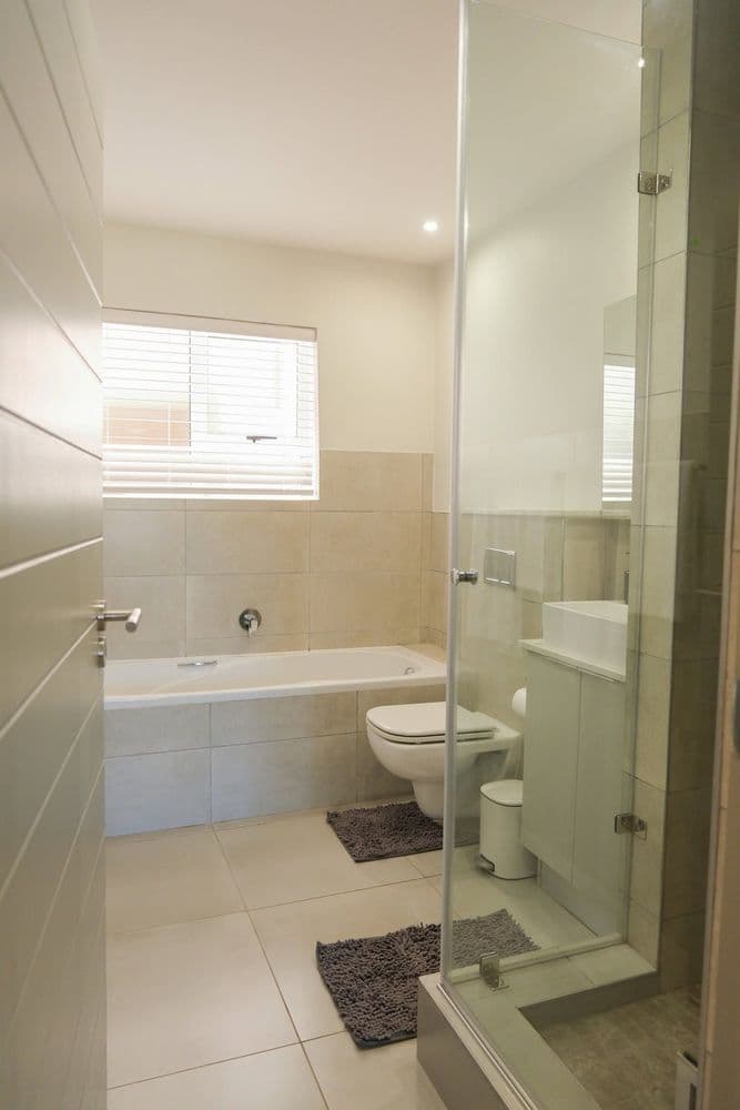 1 on York Apartment 58 — photo 4